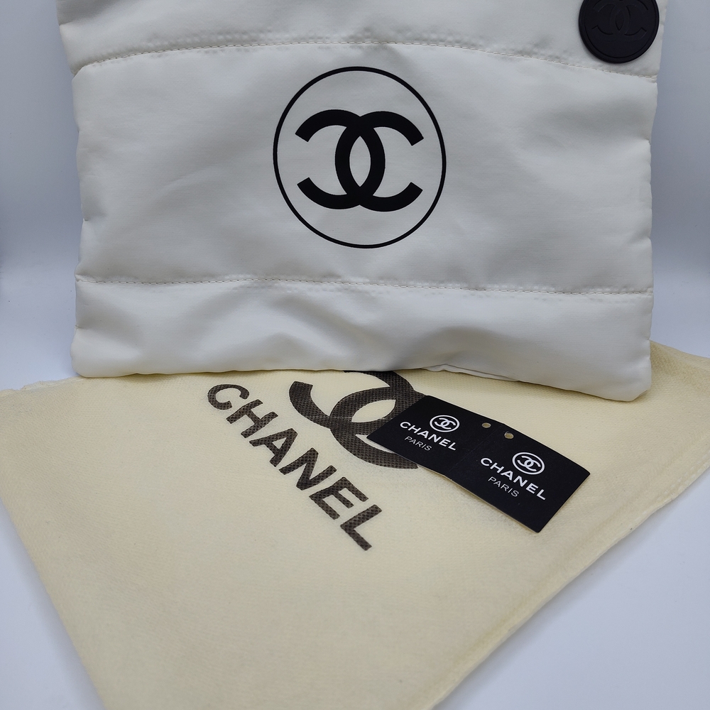 NWT CHANEL White Satin Quilted 11x8 Makeup Storage iPad Travel Pouch W/Dust Bag - Picture 2 of 7
